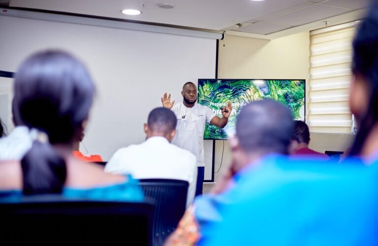 High-trust advisory engagements with senior leadership focused on clarity, risk reduction, and execution.